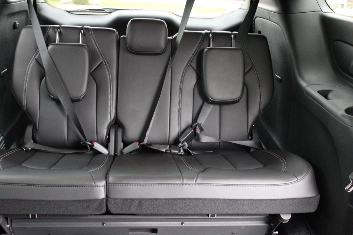 Black Chrysler Pacifica image number 8