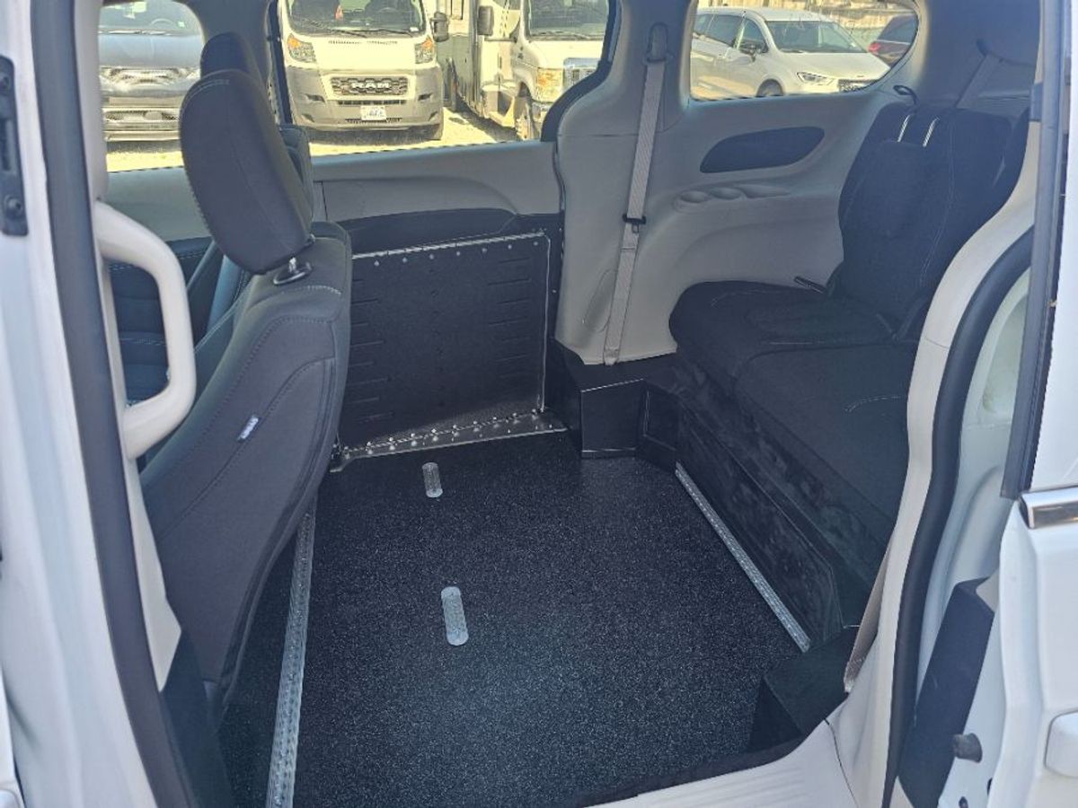 2024 CHRYSLER VOYAGER - Image 8