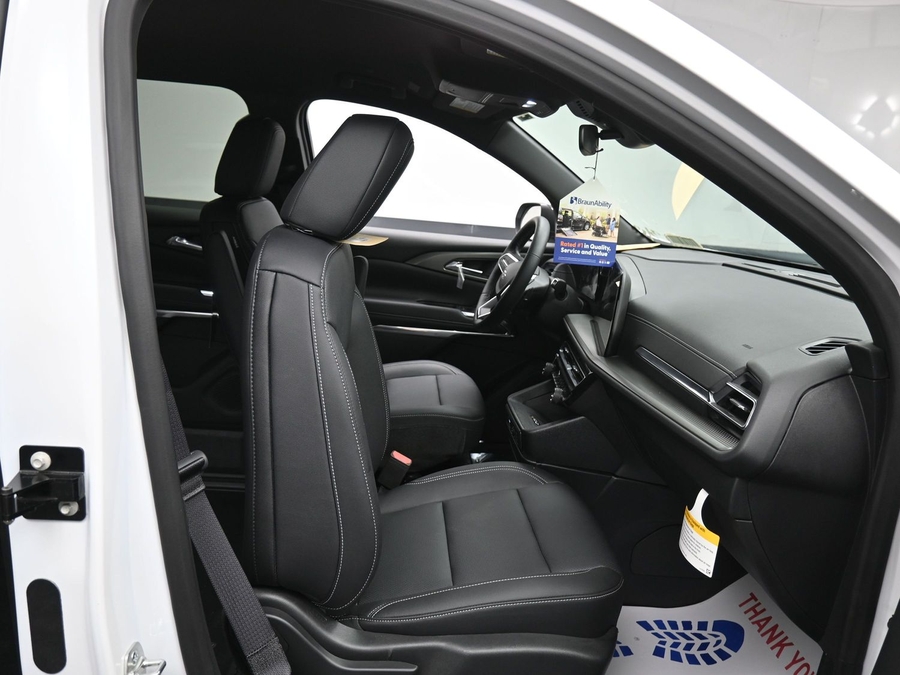 New 2025 Chevrolet Traverse 1LT Midnight - BraunAbility Side Entry Entry In Floor Automatic Ramp