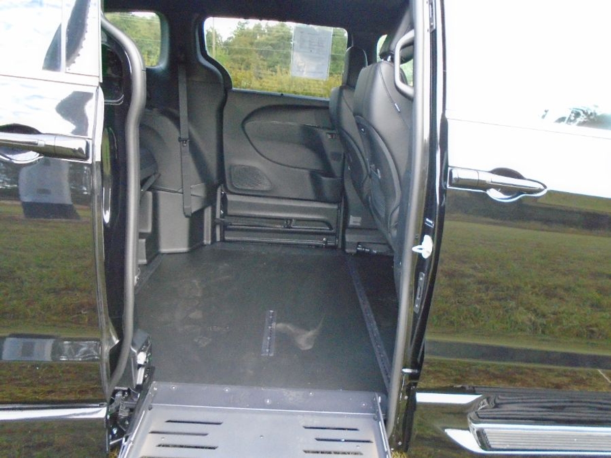 2025 CHRYSLER PACIFICA - Image 10