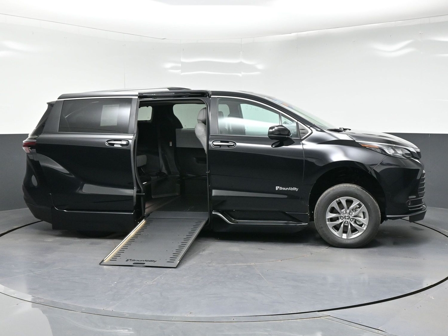New 2026 Toyota Sienna Hybrid XLE Add - BraunAbility Side Entry In Floor Automatic Ramp