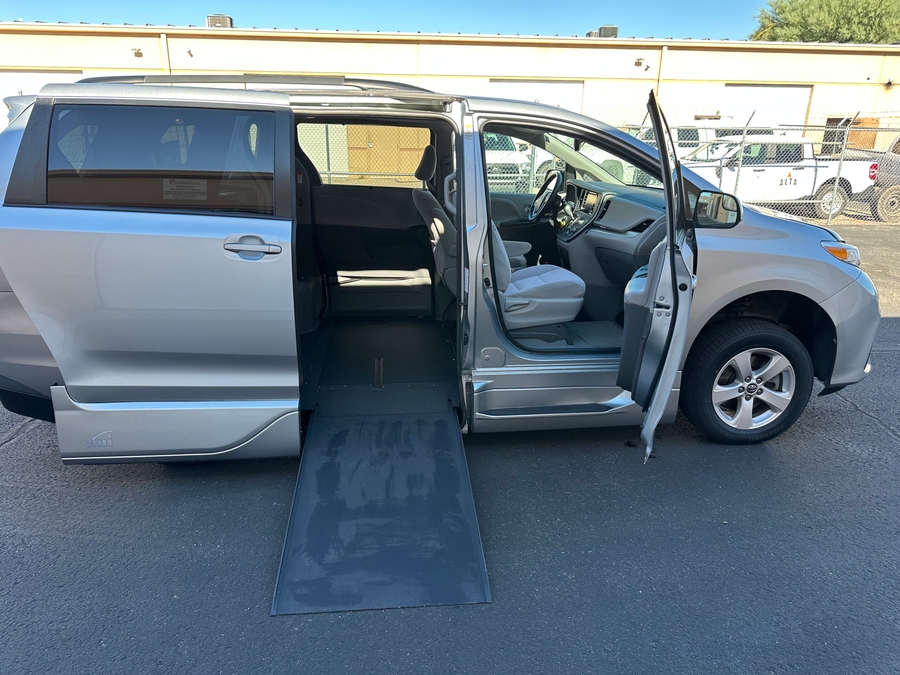 Used 2020 Toyota Sienna LE - VMI Side Entry Entry In Floor Automatic Ramp