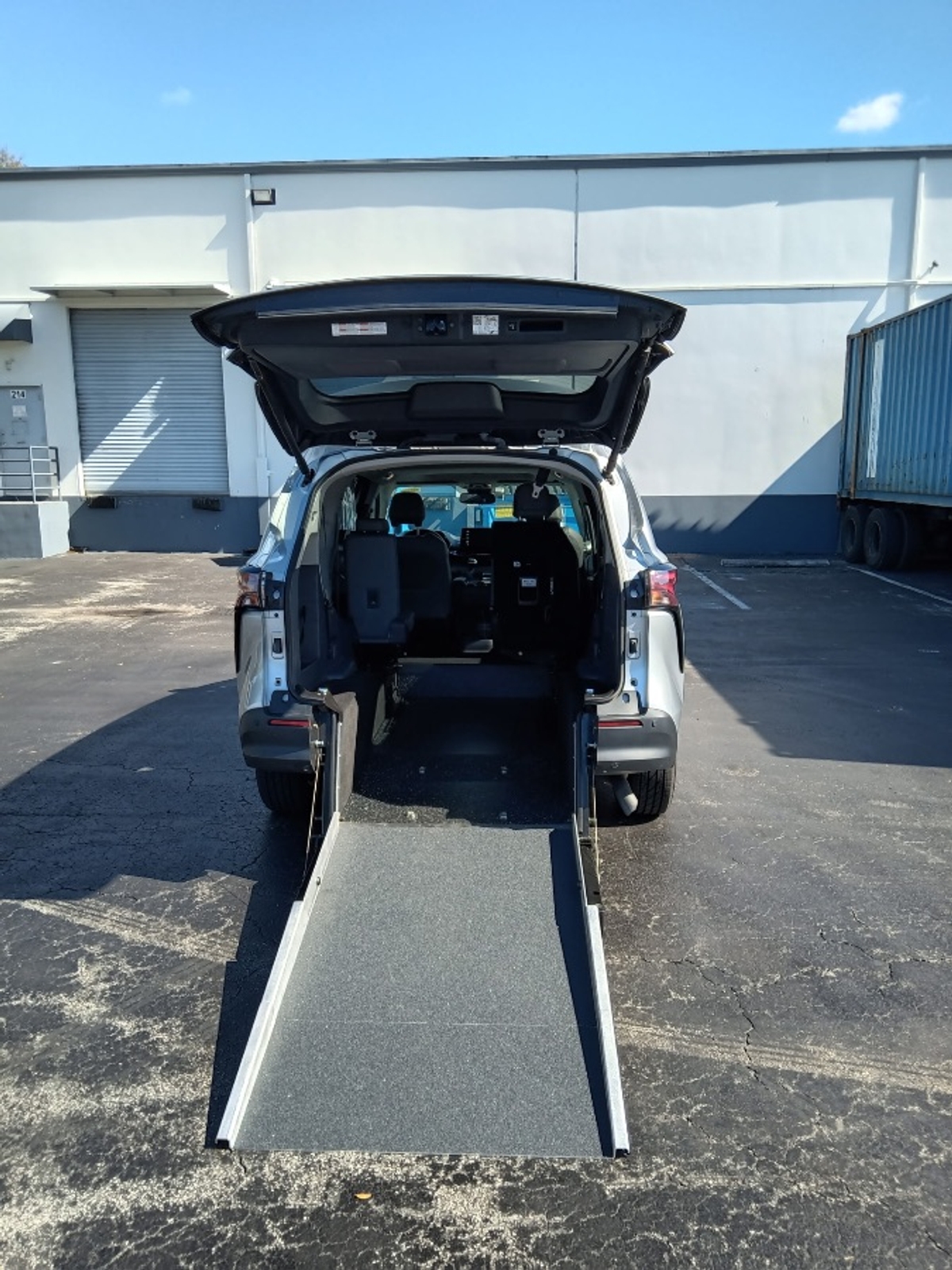 2024 TOYOTA SIENNA - Image 17