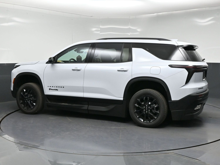 New 2026 Chevrolet Traverse 1LT Midnight - BraunAbility Side Entry In Floor Automatic Ramp