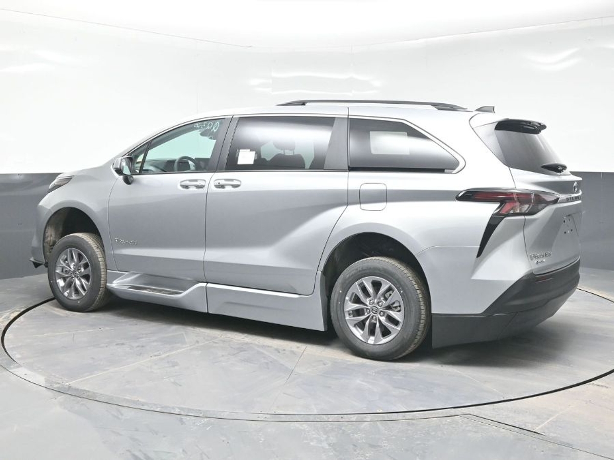 2025 TOYOTA SIENNA - Image 5