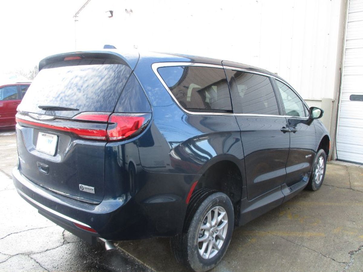 2024 CHRYSLER PACIFICA - Image 7