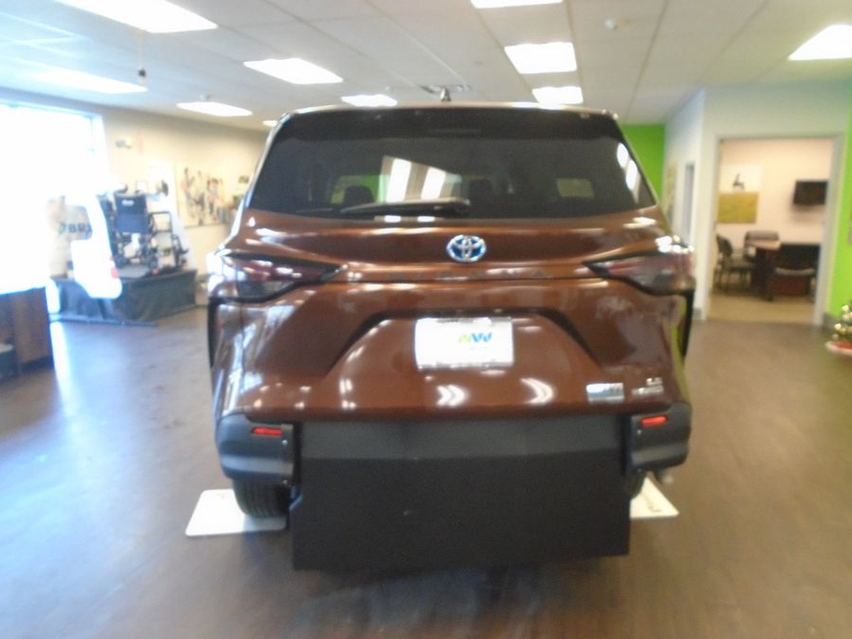 2024 TOYOTA SIENNA - Image 13