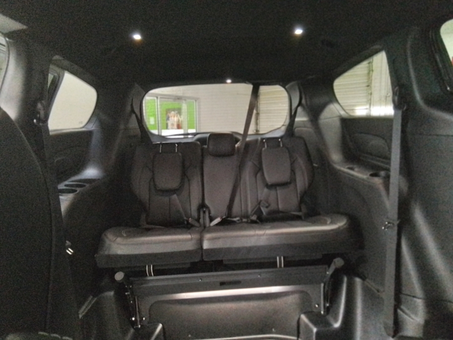 Black Chrysler Pacifica image number 40