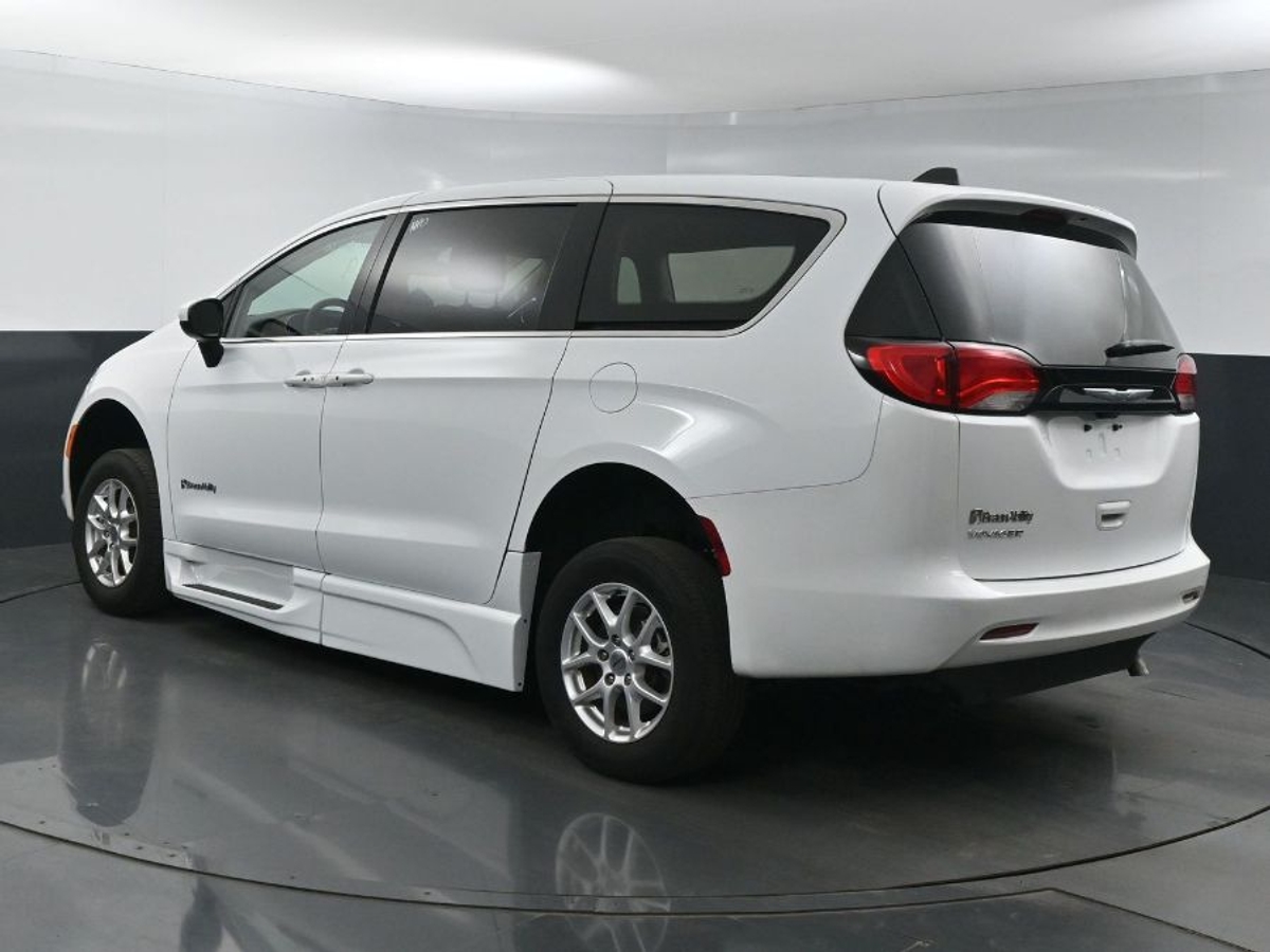 2023 CHRYSLER VOYAGER - Image 6