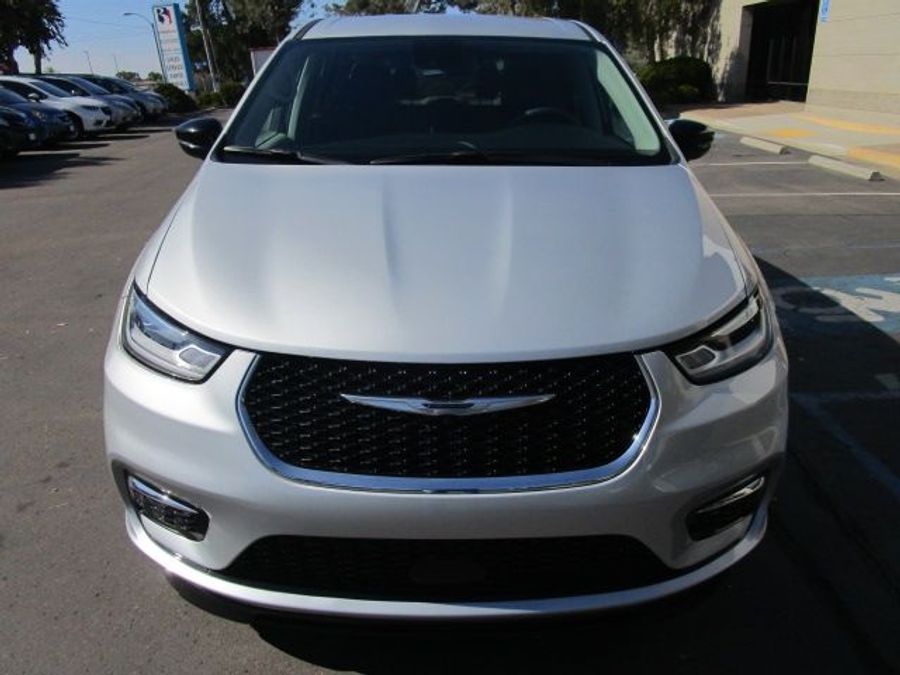 Used 2024 Chrysler Pacifica Touring L - BraunAbility Side Entry Entry Fold Out Automatic Ramp