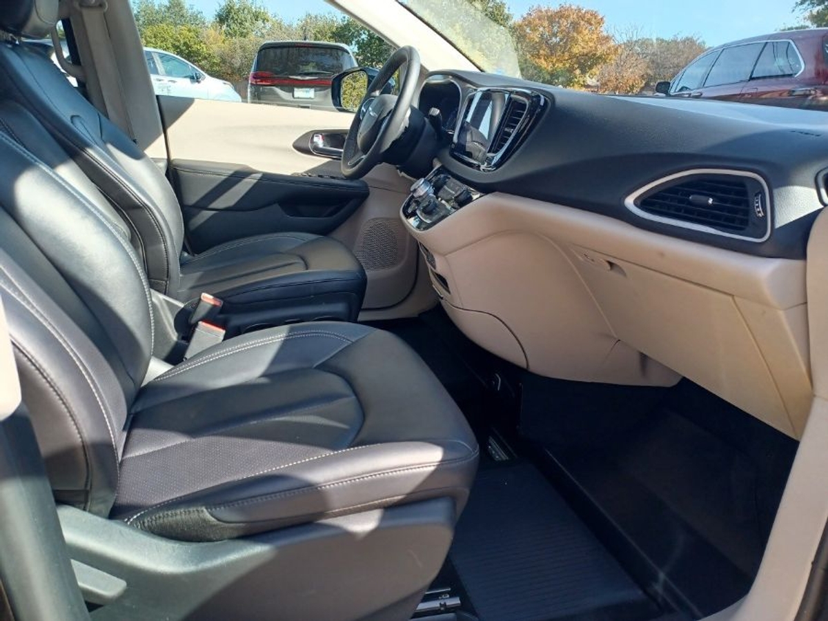 2024 CHRYSLER PACIFICA - Image 17