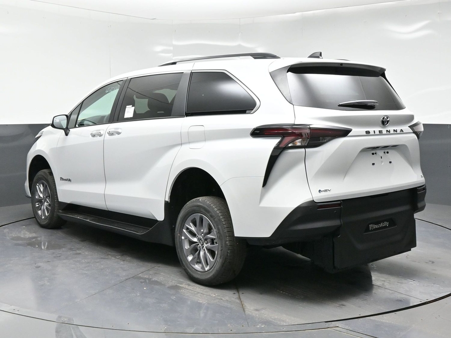 New 2026 Toyota Sienna Hybrid XLE Add - BraunAbility Commercial Rear Entry Entry Fold Out Manual Ramp