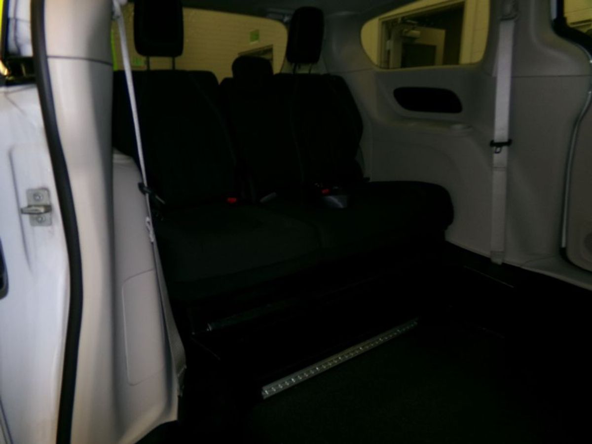 2024 CHRYSLER VOYAGER - Image 11