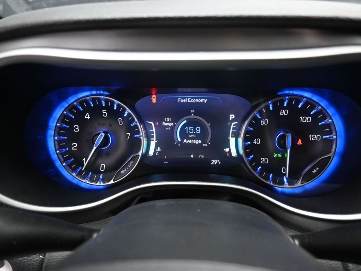 Black Chrysler Pacifica image number 10