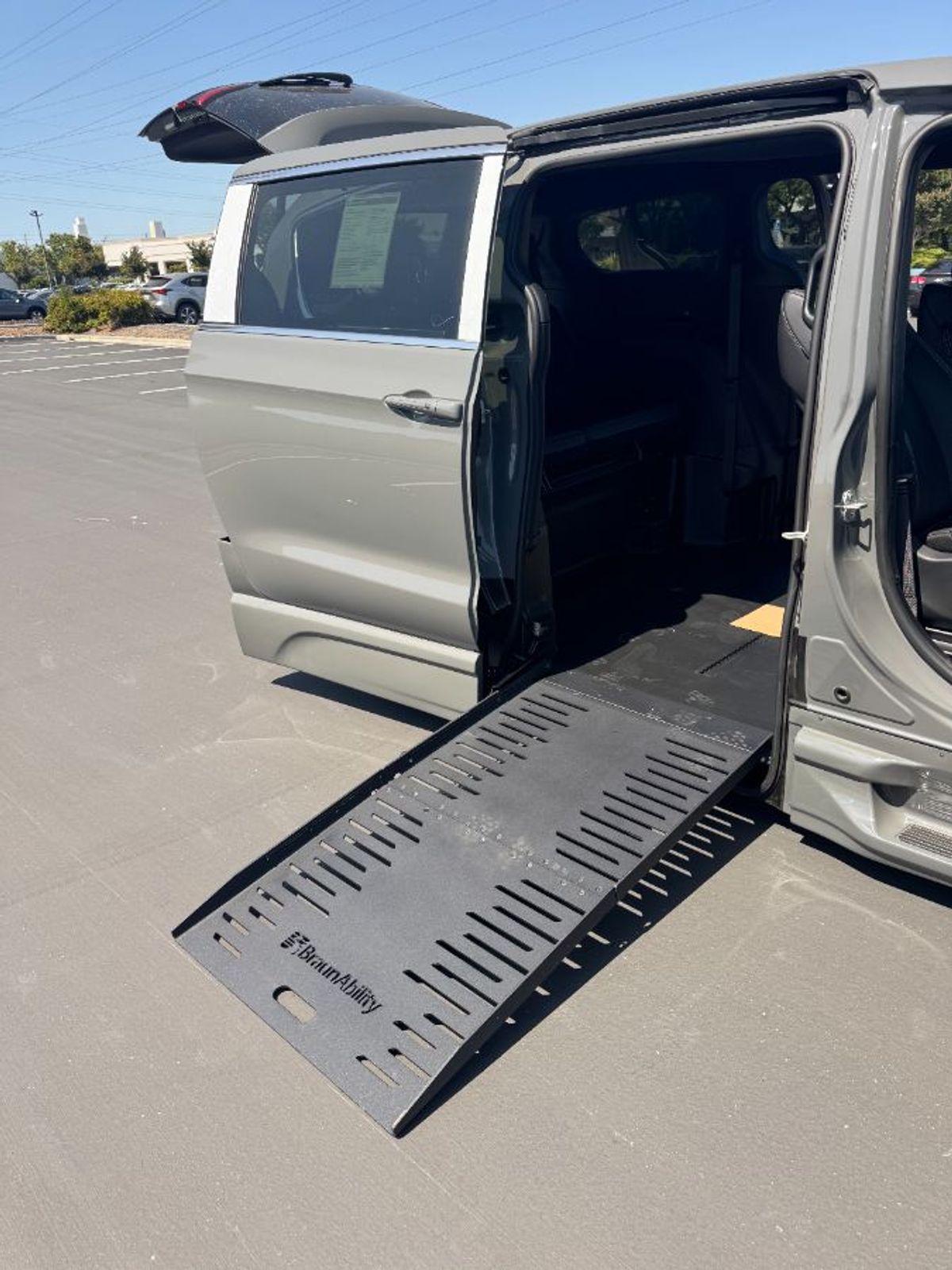 2025 CHRYSLER PACIFICA - Image 19