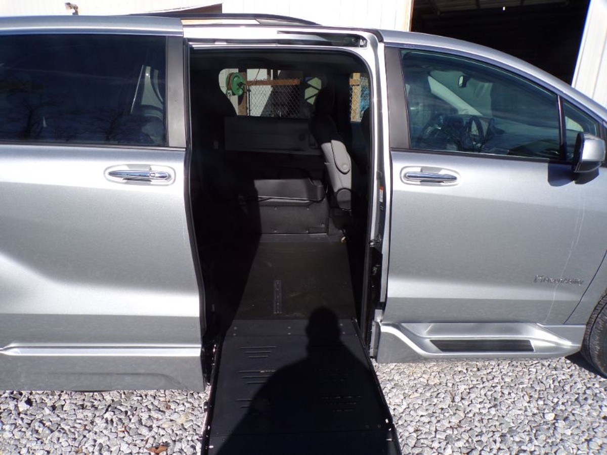 2025 TOYOTA SIENNA - Image 2