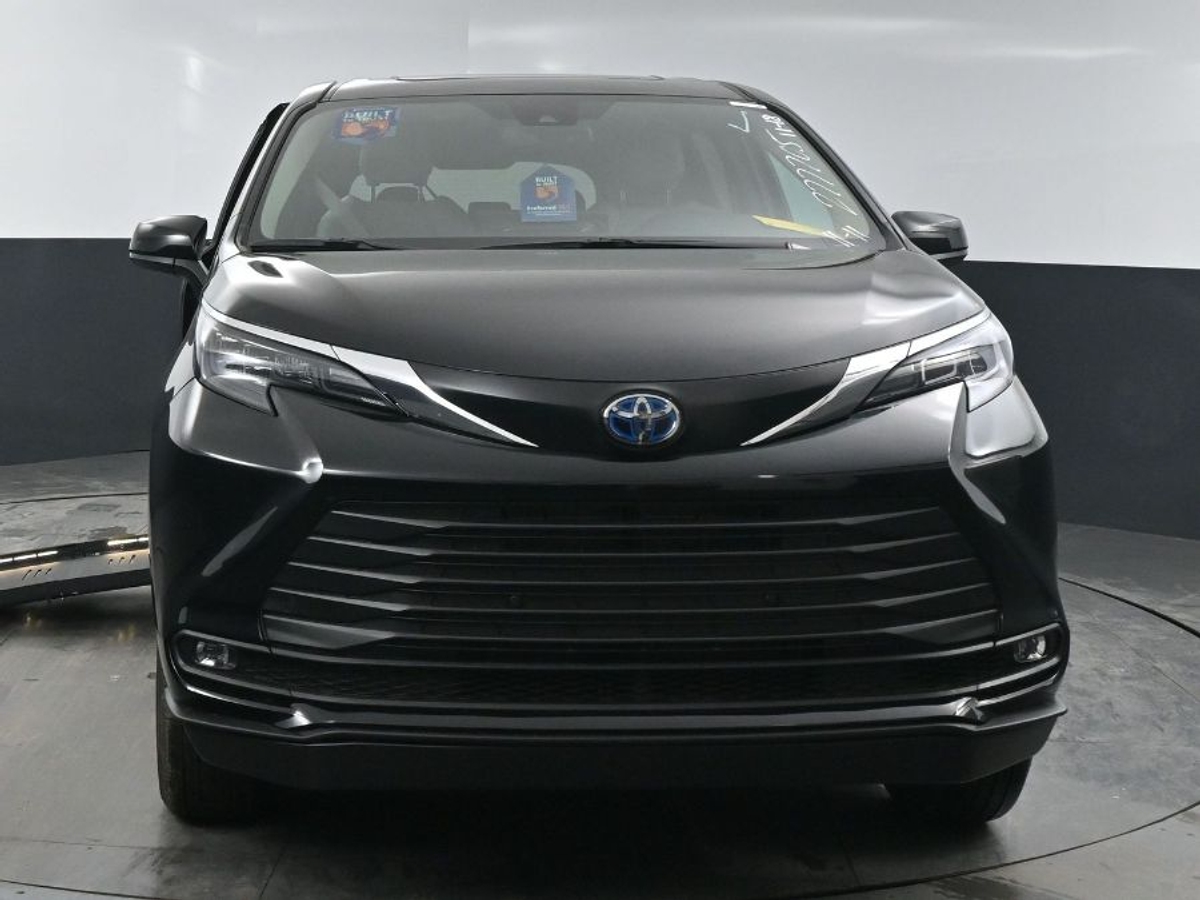 2025 TOYOTA SIENNA - Image 2