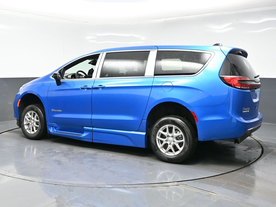 New 2026 Chrysler Pacifica Select Safety - BraunAbility Side Entry Entry In Floor Automatic Ramp