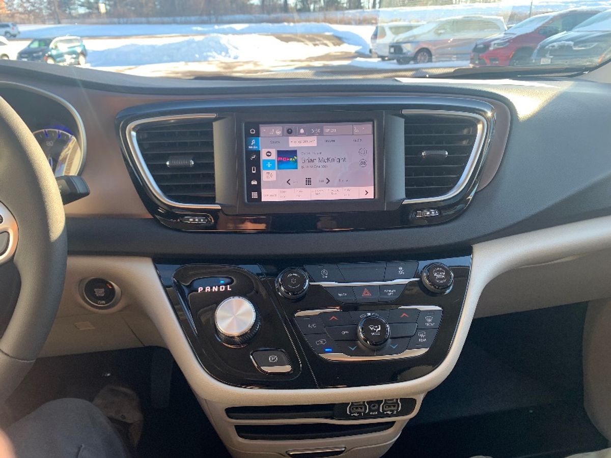 2024 CHRYSLER VOYAGER - Image 23