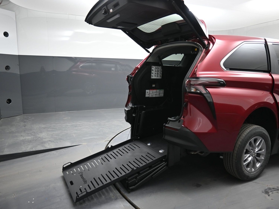 New 2026 Toyota Sienna Hybrid LE - BraunAbility Commercial Rear Entry Entry Fold Out Manual Ramp