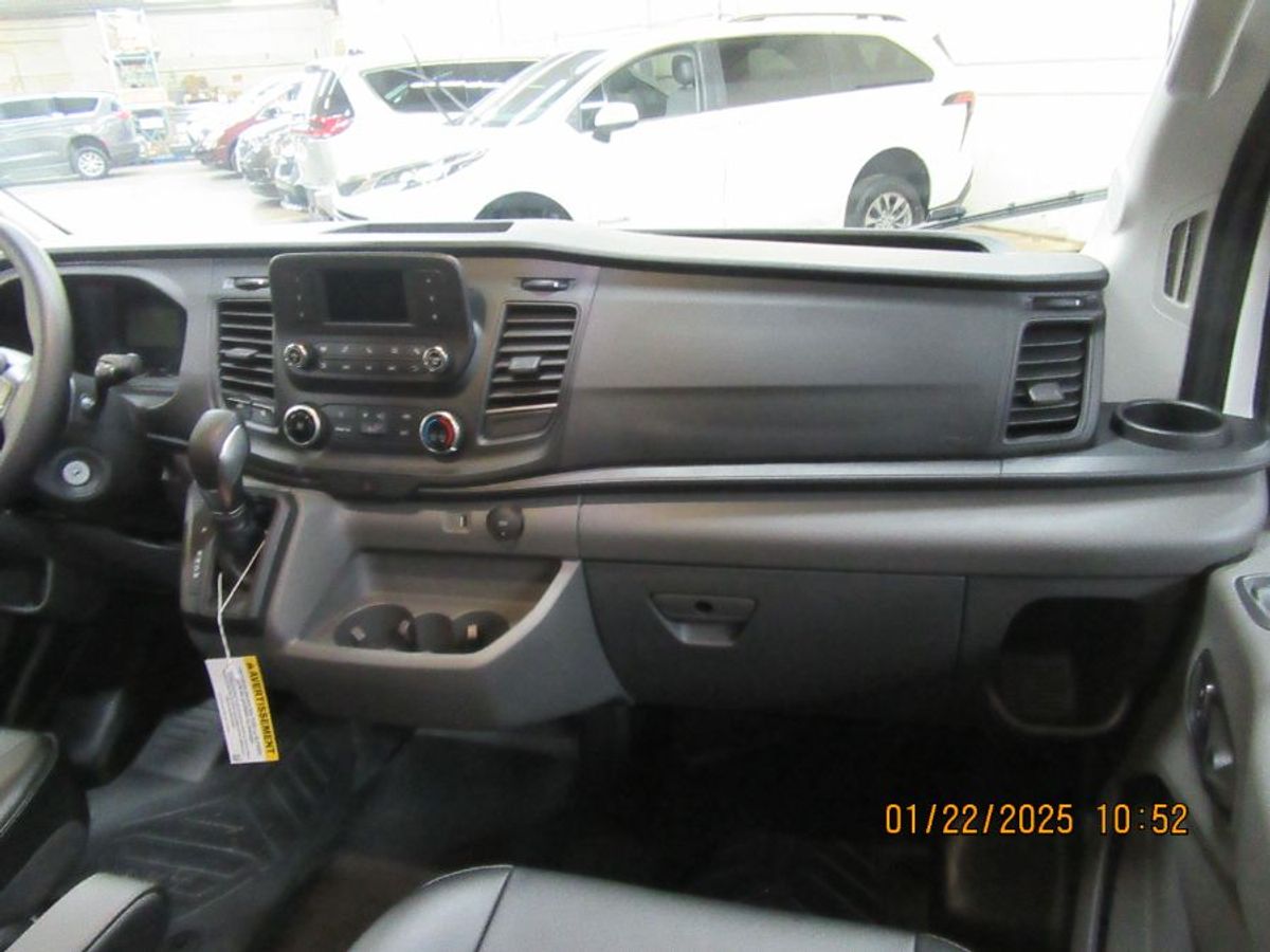 White Ford Transit image number 8