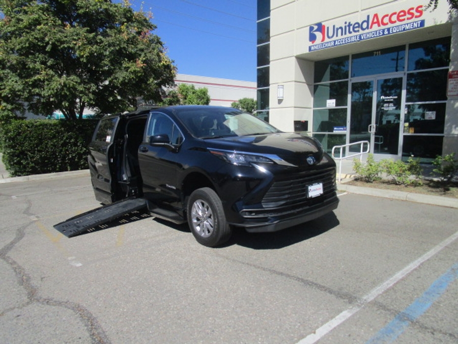 Used 2024 Toyota Sienna Hybrid LE Base - BraunAbility Side Entry Fold Out Automatic Ramp