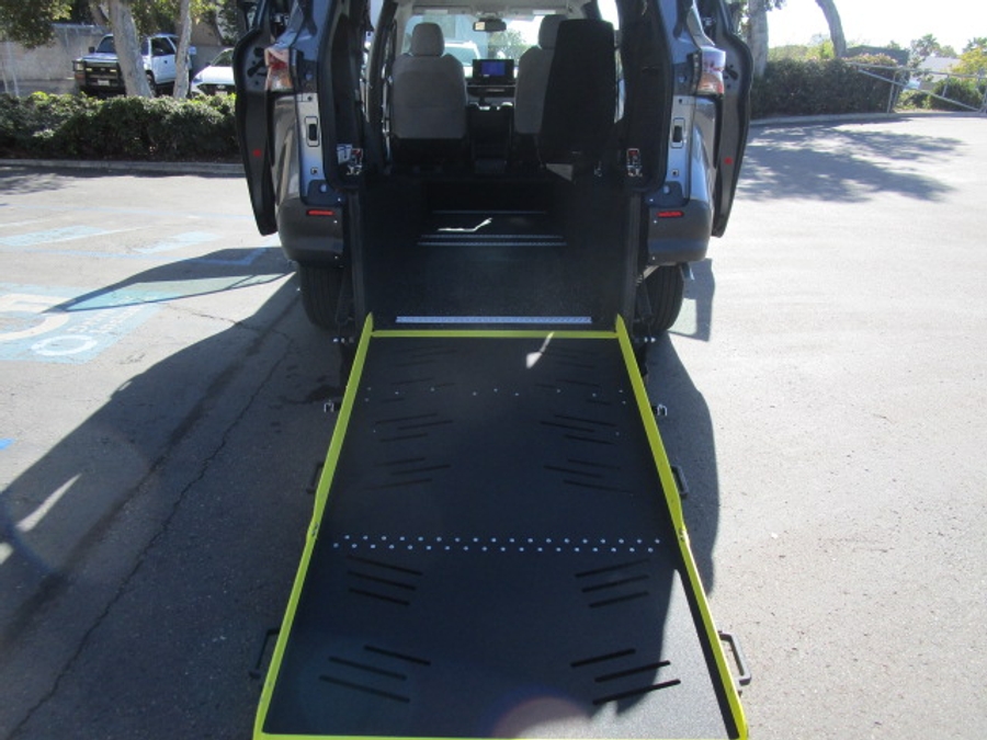 New 2026 Toyota Sienna Hybrid LE - Vantage Mobility Commercial Rear Entry Entry Fold Out Manual Ramp