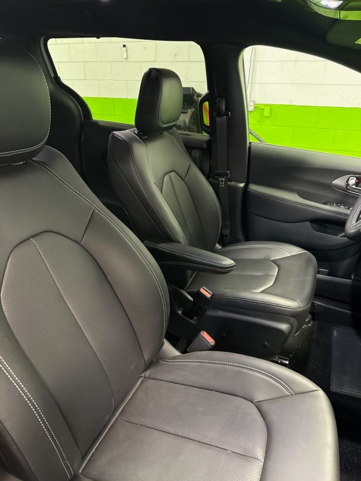 2026 CHRYSLER VOYAGER - Image 18