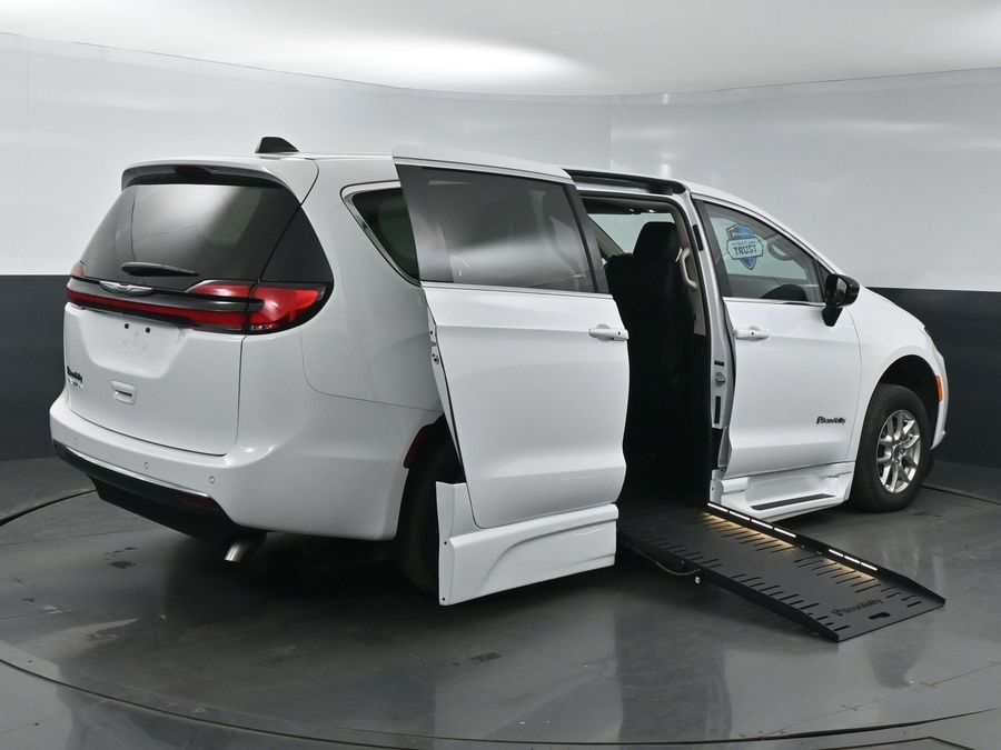Used 2024 Chrysler Pacifica Touring L - BraunAbility Side Entry Entry Fold Out Automatic Ramp