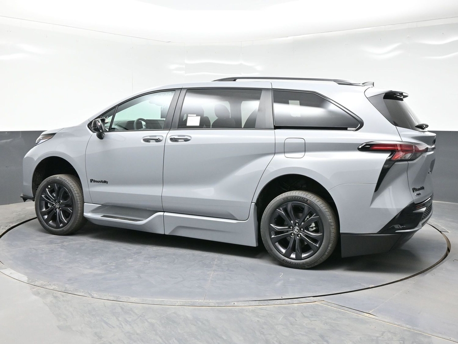 New 2026 Toyota Sienna Hybrid XSE Sport - BraunAbility Side Entry Entry In Floor Automatic Ramp