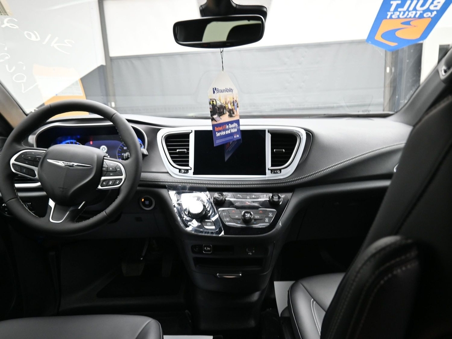 New 2026 Chrysler Pacifica Select Safety - BraunAbility Side Entry Fold Out Automatic Ramp