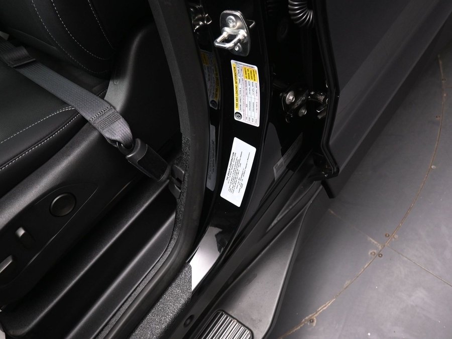 New 2026 Chevrolet Traverse 1LT Midnight - BraunAbility Side Entry In Floor Automatic Ramp