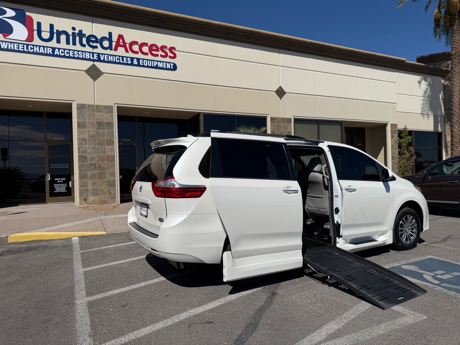 Used 2018 Toyota Sienna XLE - BraunAbility Side Entry Fold Out Automatic Ramp