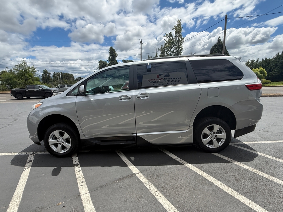 Used 2017 Toyota Sienna LE - VMI Side Entry Entry In Floor Automatic Ramp