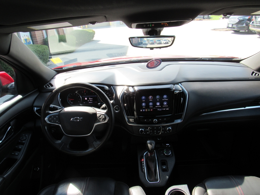 Red Chevrolet Traverse image number 15