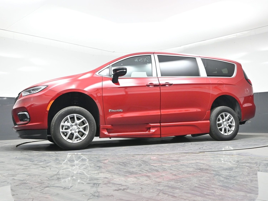 Red Chrysler Pacifica image number 16