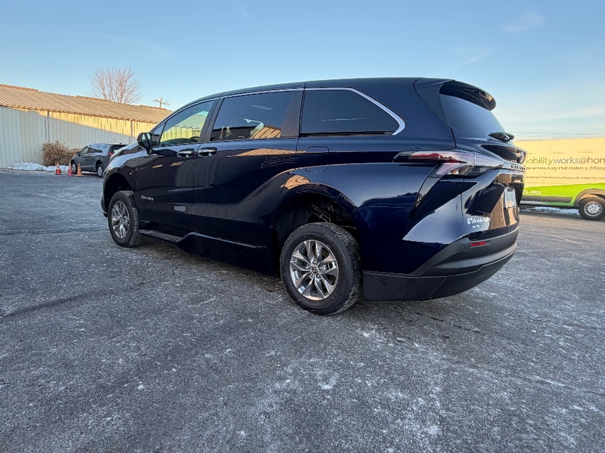2025 TOYOTA SIENNA - Image 6