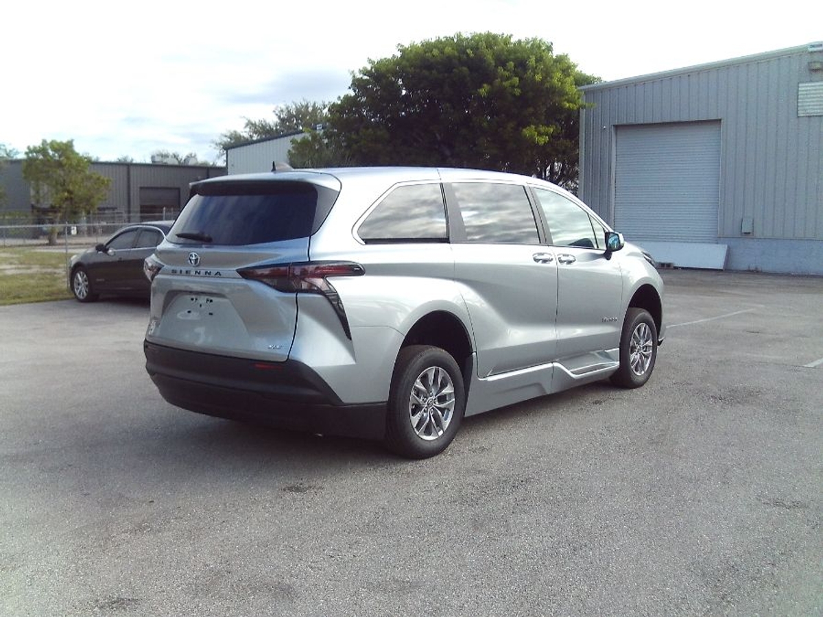 2025 TOYOTA SIENNA - Image 7