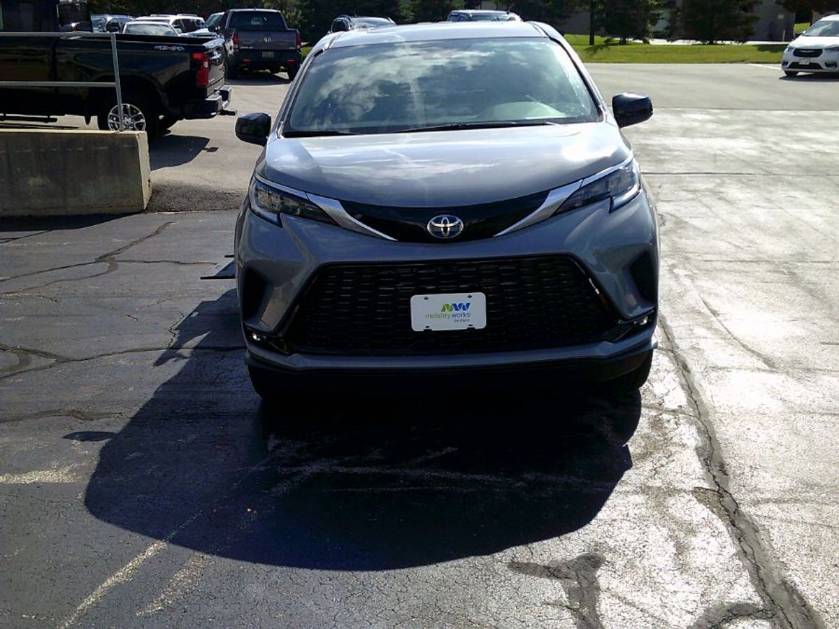 2024 TOYOTA SIENNA - Image 3