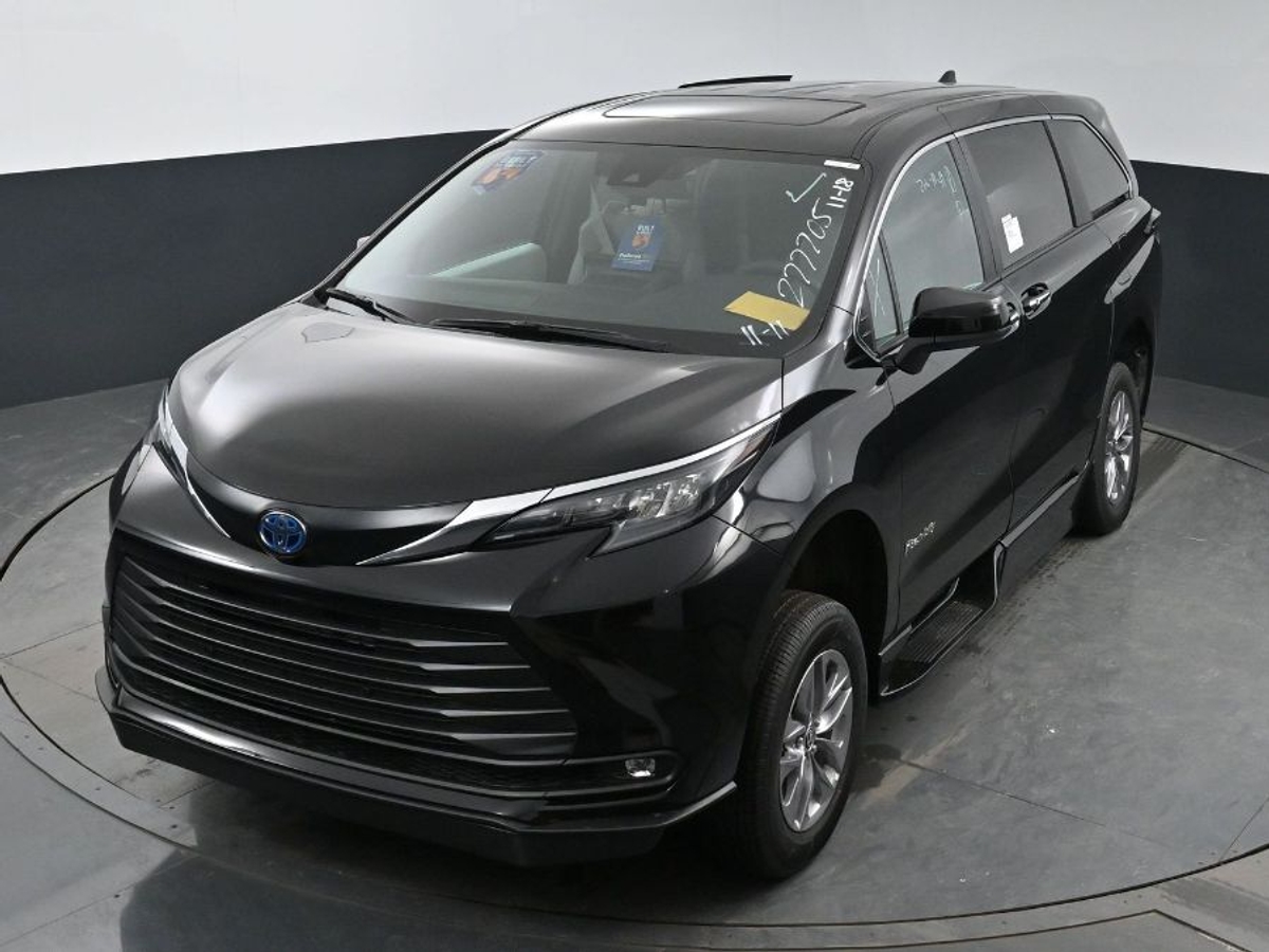 2025 TOYOTA SIENNA - Image 24