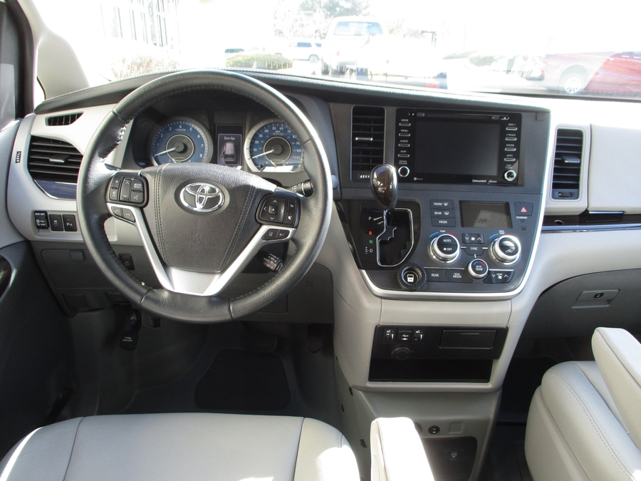 Used 2023 Toyota Sienna Hybrid XLE Plus - BraunAbility Side Entry Entry In Floor Automatic Ramp