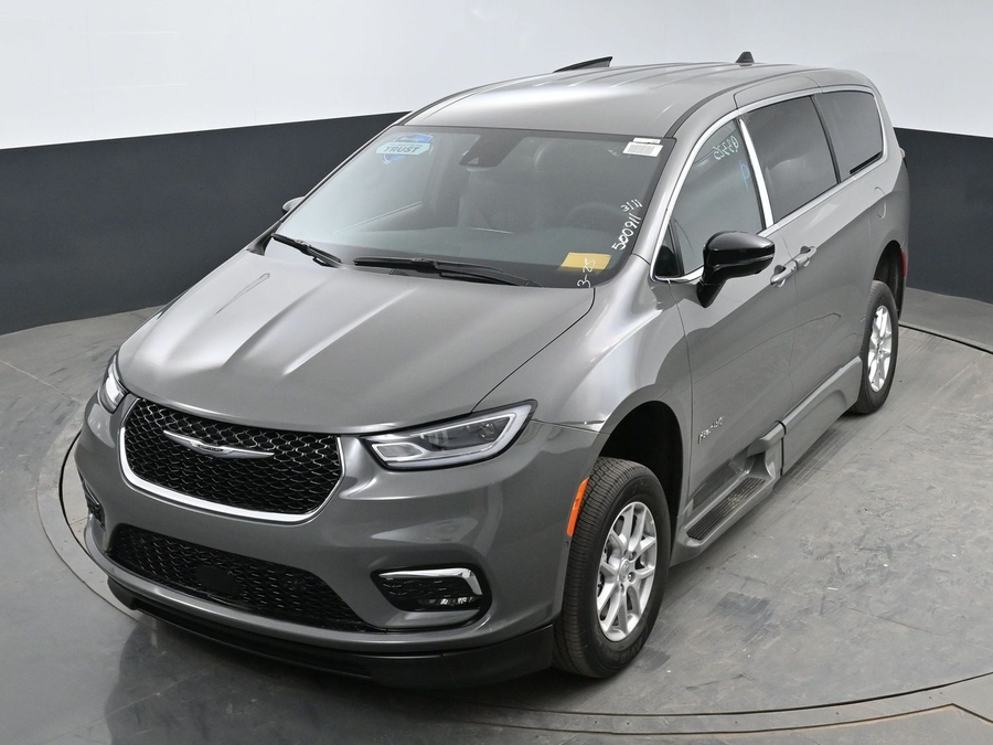 Used 2025 Chrysler Pacifica Select Safety - BraunAbility Side Entry In Floor Automatic Ramp
