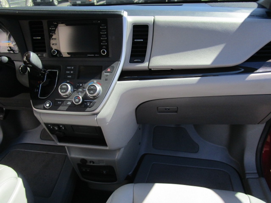 Used 2020 Toyota Sienna XLE - BraunAbility Side Entry Entry In Floor Automatic Ramp