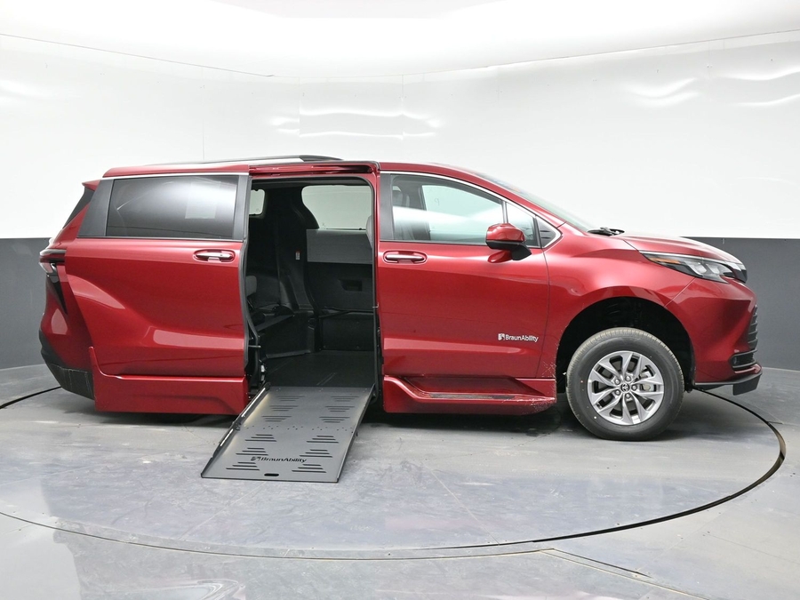 Red Toyota Sienna image number 7