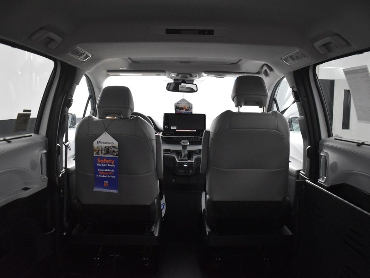 2025 TOYOTA SIENNA - Image 9