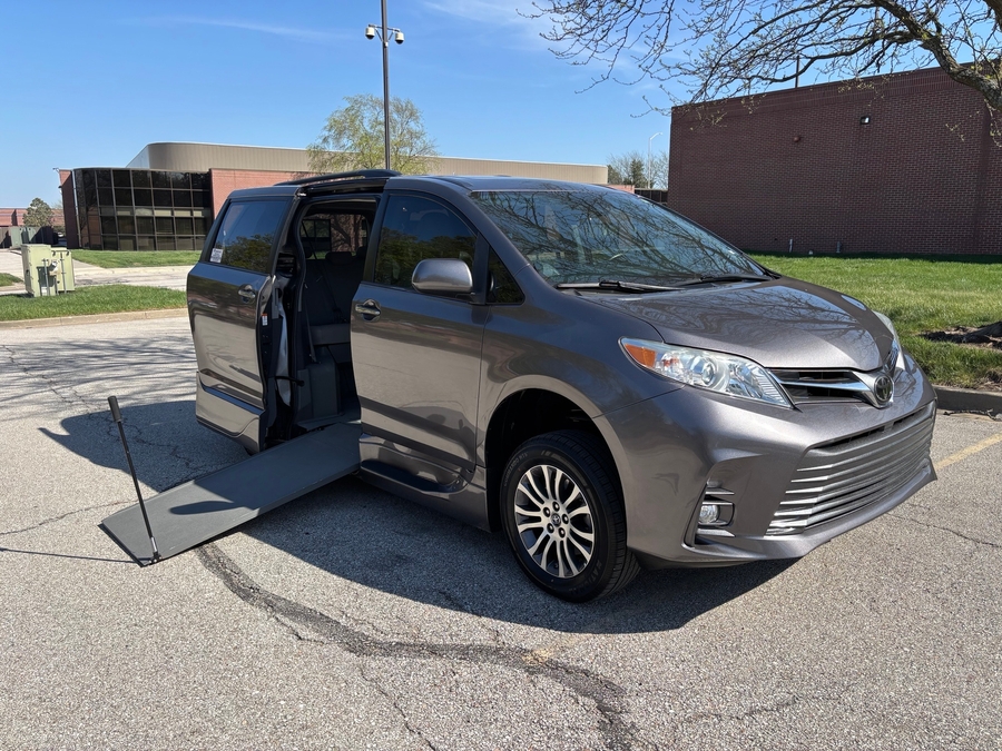 Used 2018 Toyota Sienna XLE - VMI Side Entry Entry In Floor Manual Ramp