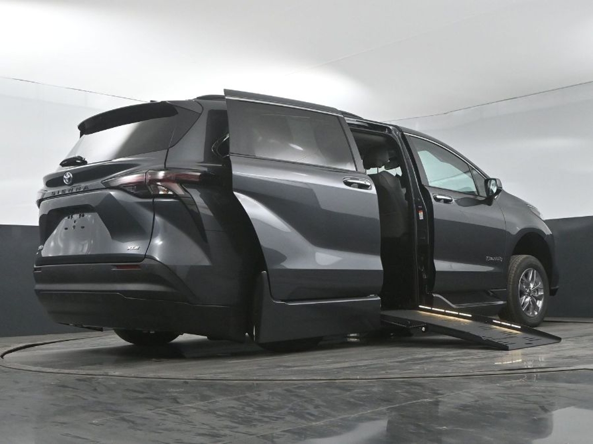 2025 TOYOTA SIENNA - Image 21