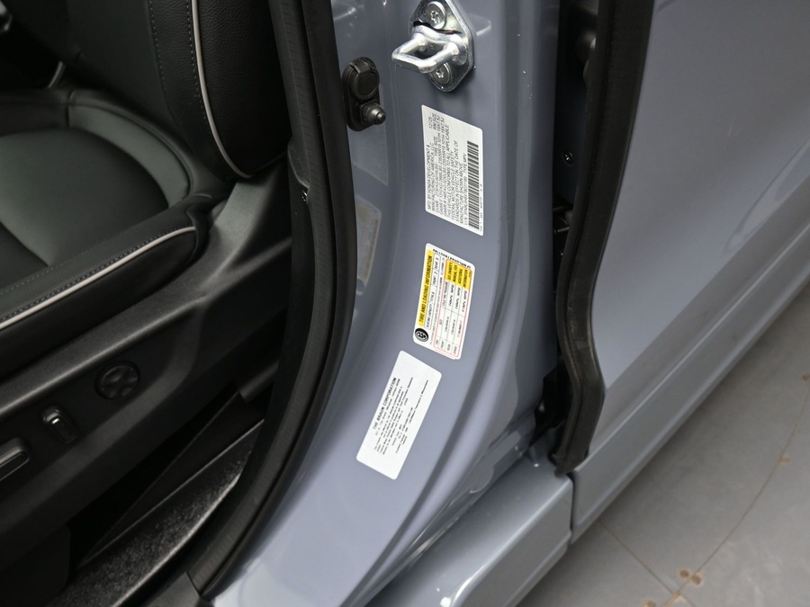 Grey Honda Odyssey image number 15