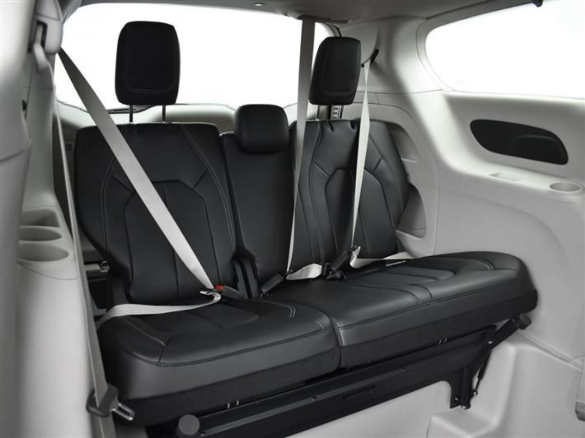 2023 Chrysler Pacifica Touring L - Photo 10