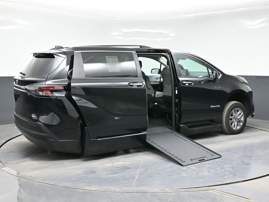 Black Toyota Sienna image number 6